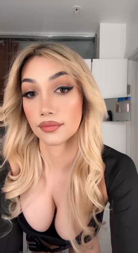 Would you fuck a transgirl like me?