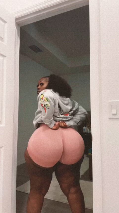 I love BBWS with fat asses they all be 60+ inches