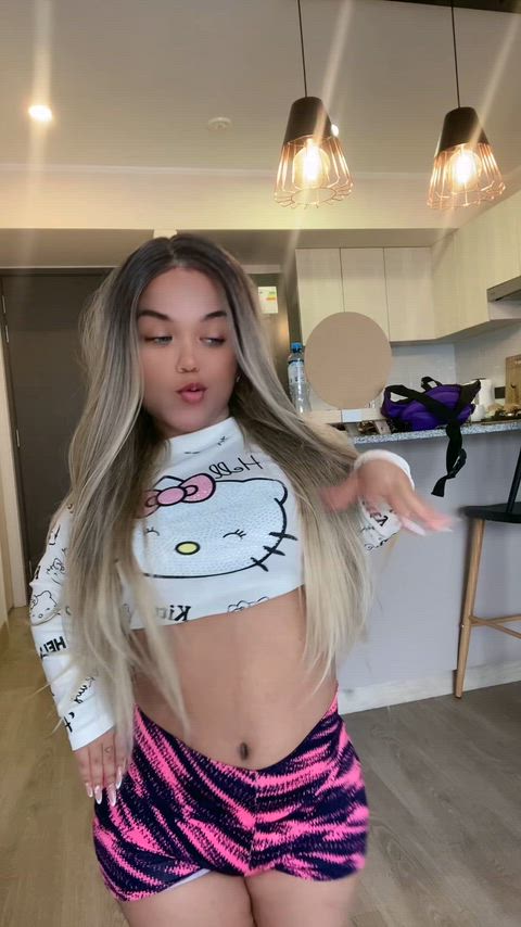 I know I'm barely 3'9 but can I still be your gf? plsplspls