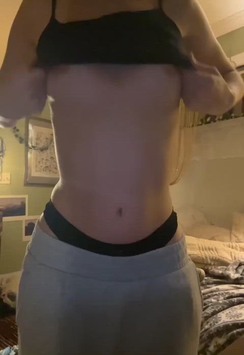 Pretty 18yo titties :)