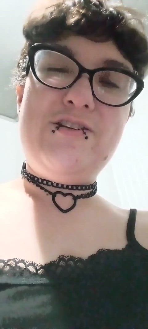 Domme that can roleplay and loves to make you feel so utterly small beneath me