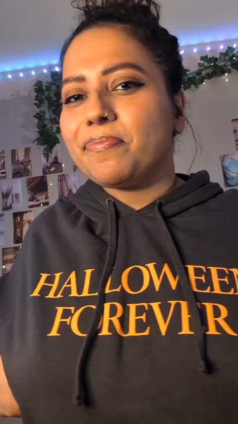 Would you let me steal your hoodie if I was your girlfriend? ;)