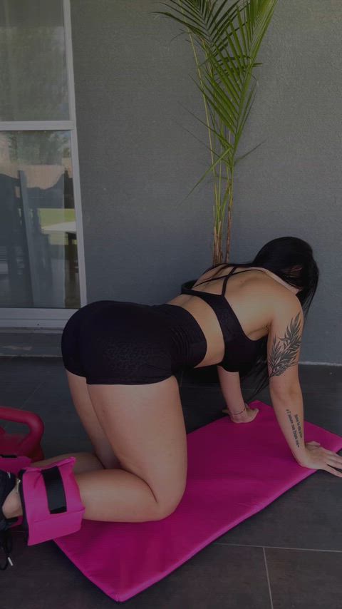 these shorts weren’t ready for glutes day