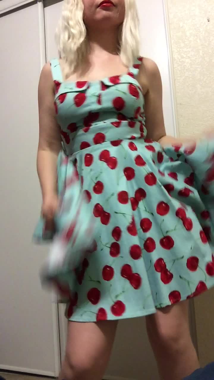 Pull my dress off so the fun can begin. 💕