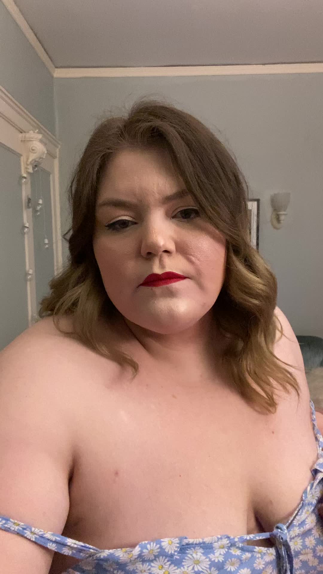 Hi 😘 like my dress?
