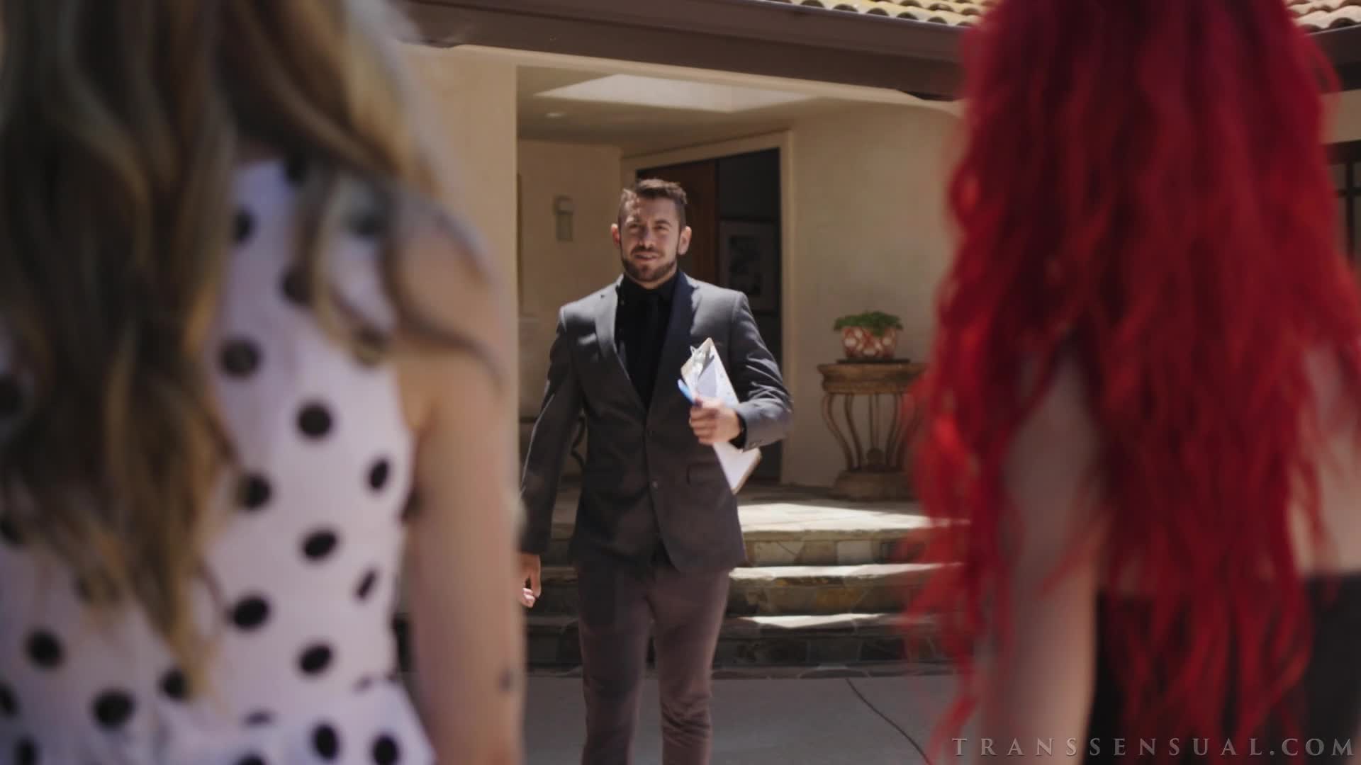 Real Estate Agent Has 3some With TS Jenna Gargles & Cute Blonde Girl
