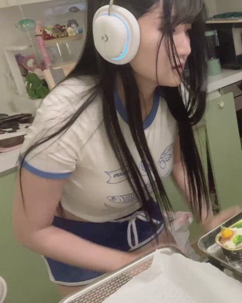 Aria inspecting the cake