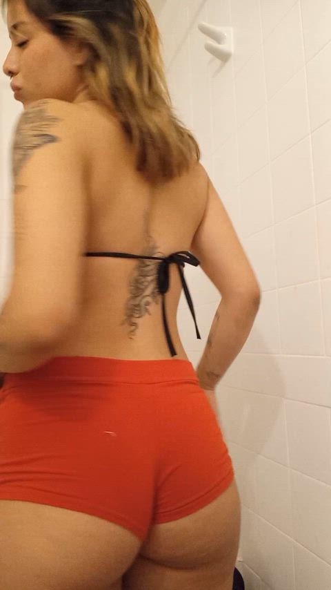 Ripped little mama of four