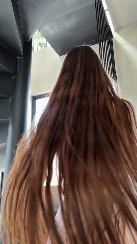 Do you like me wearing tights without panties, or with panties?