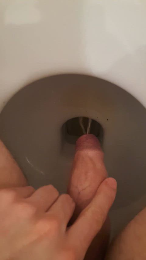 Peeing with a boner isn't easy🫠😵‍💫