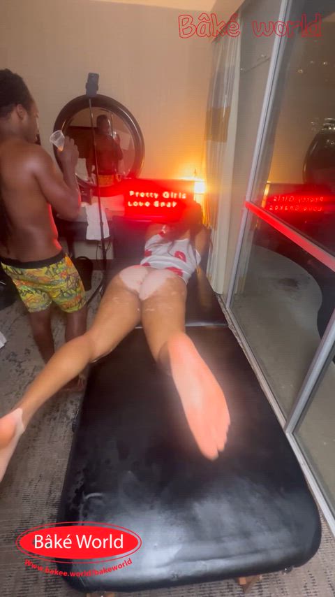 watch it Jiggle while she wait on bake world massage, Cookies n Kream