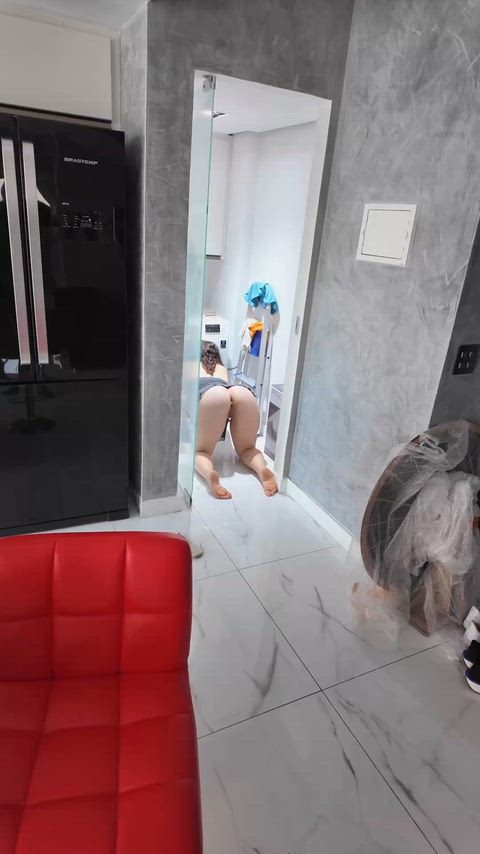 No panties, bare feet, and a lot to admire.