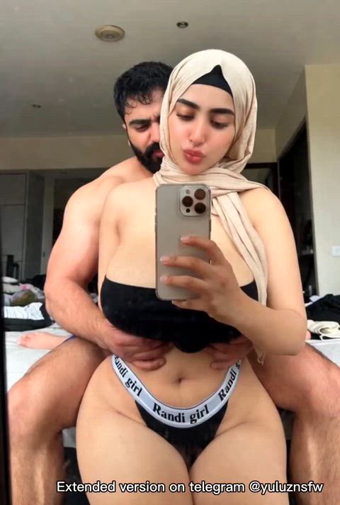Hijabi women likes exploring with Gymrats
