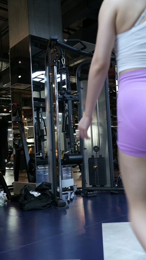 I swear this machine just turns into an ass display stand.