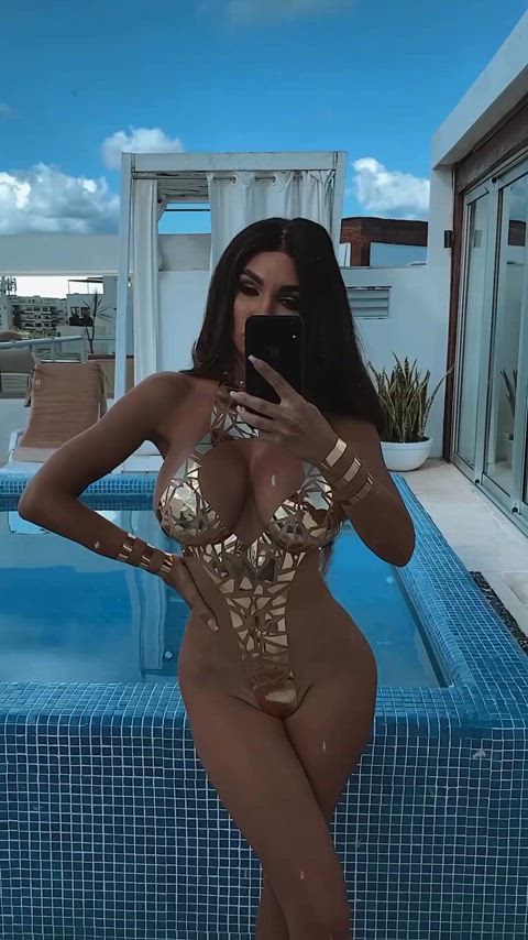 Golden Hottie
