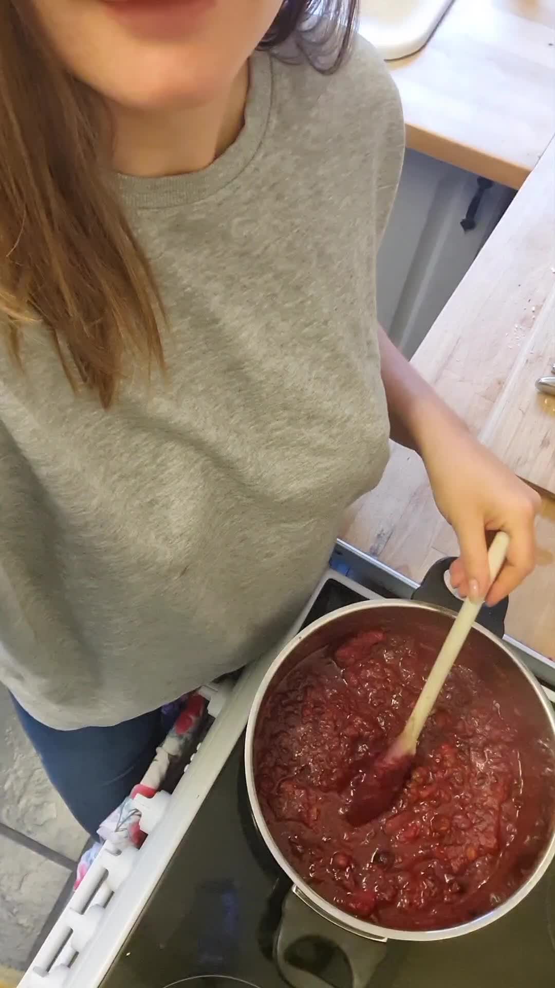 Hopeully the contents of my top look more appealing than the contents of my pot.