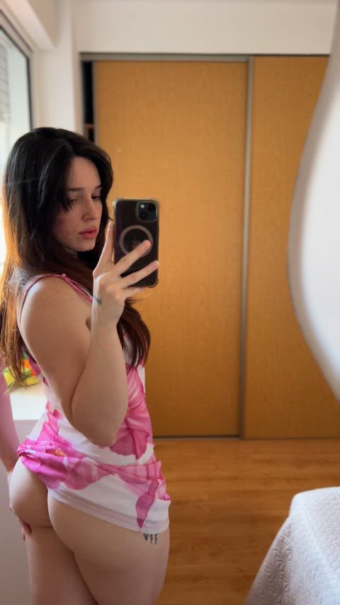 My thick ass trying to escape my tight dresss