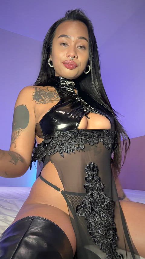 hey sissy, locked up for mommy again?