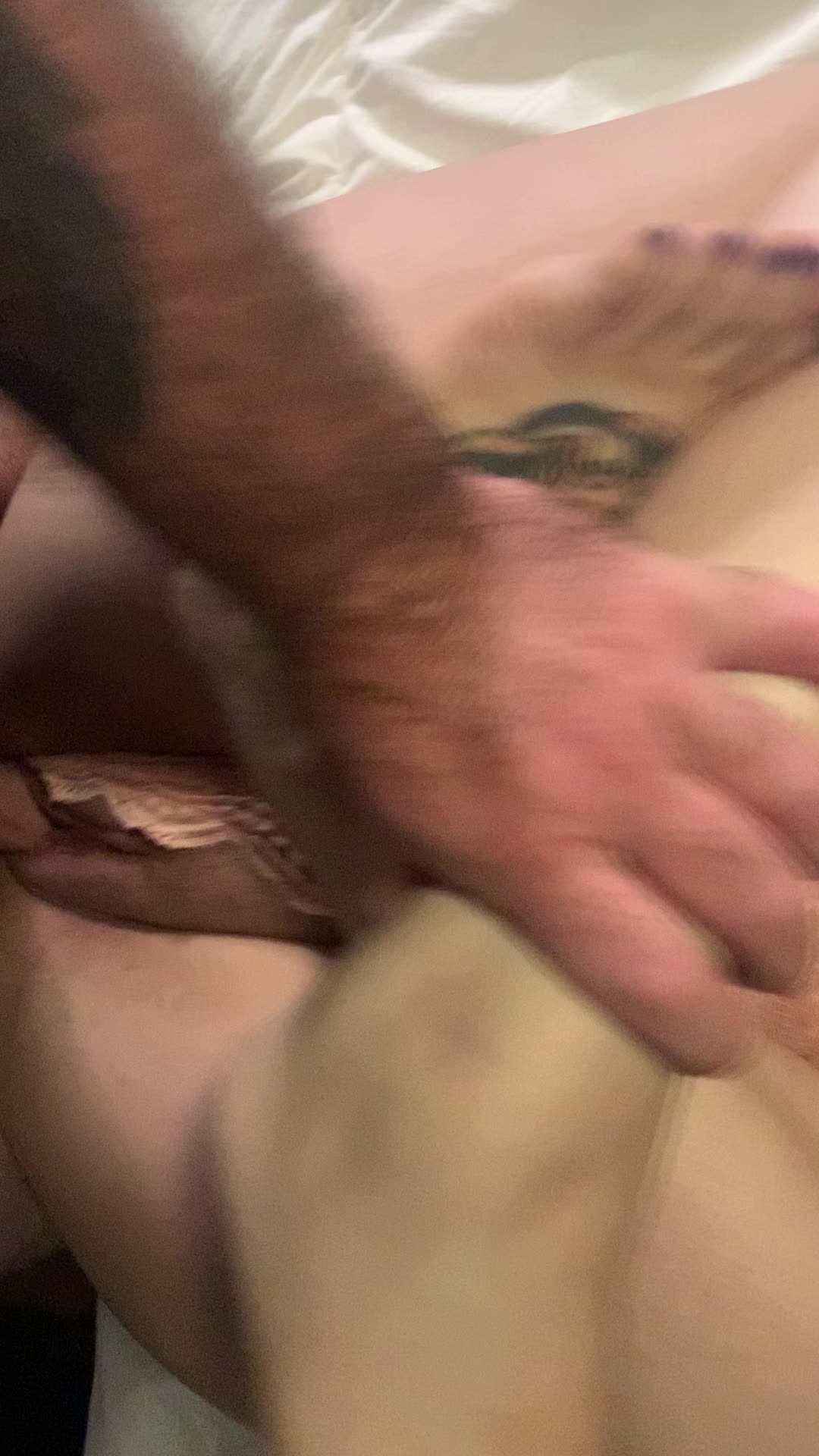 Love being woken up like this! 🖤