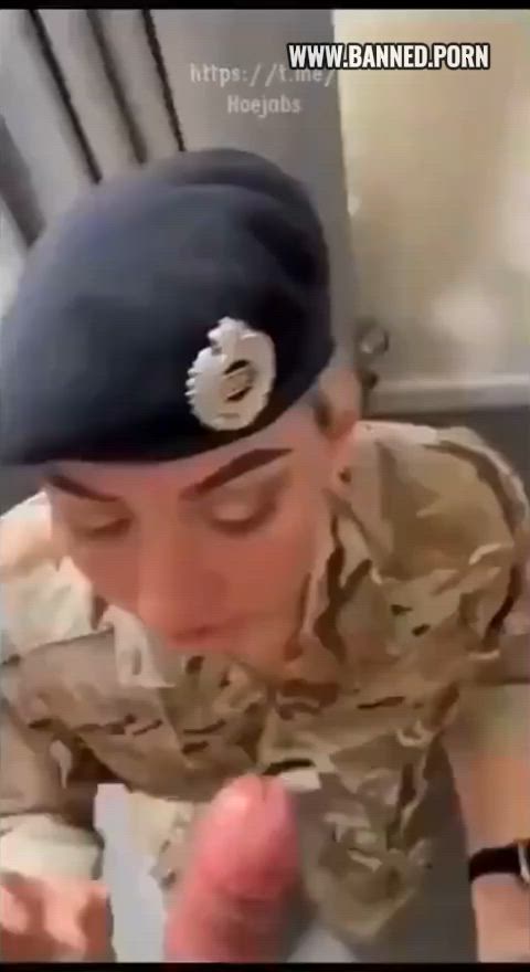 Russian girl soldier sucks off Ukrainian general