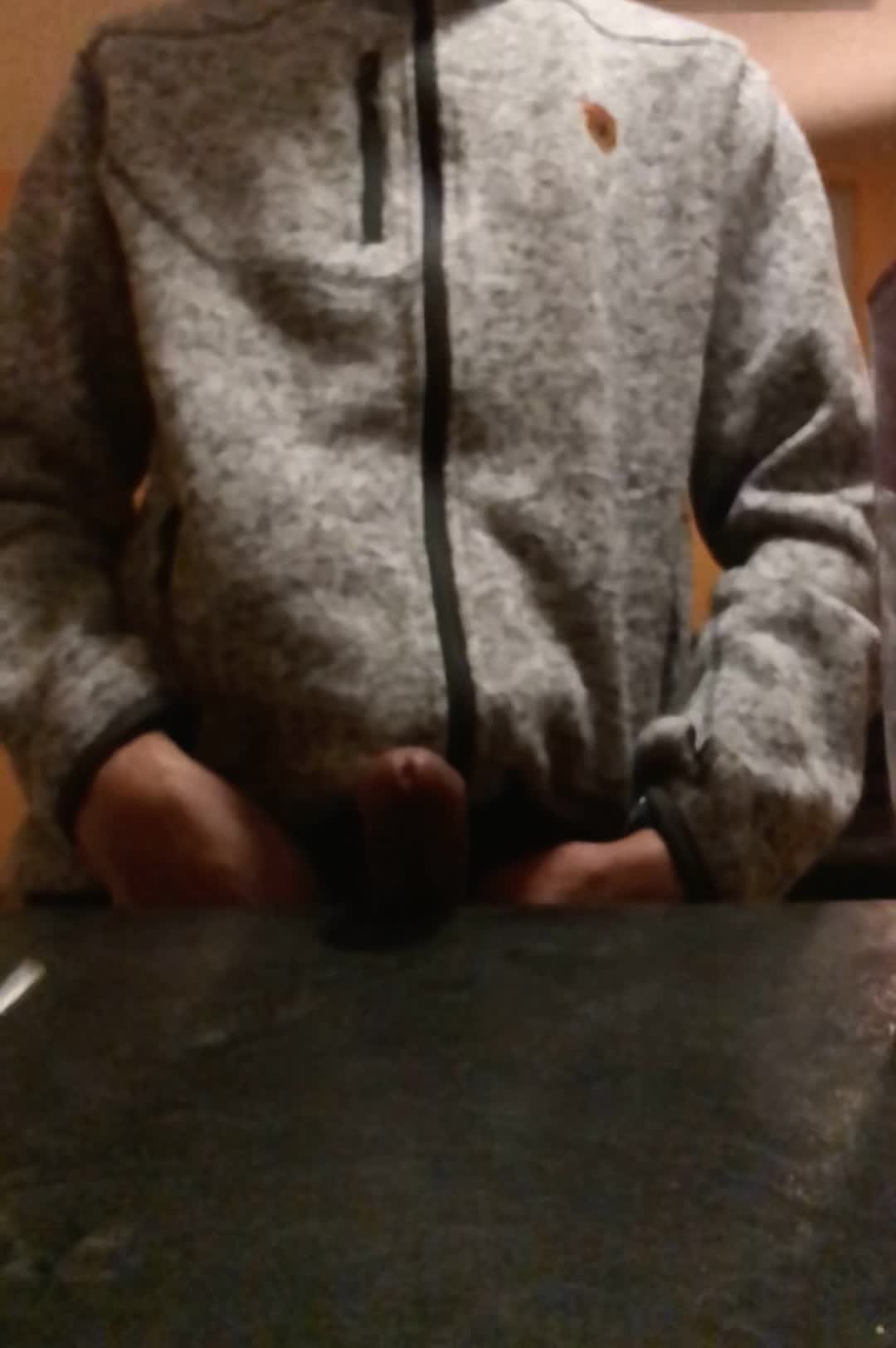My long cock exploding 👅💦
