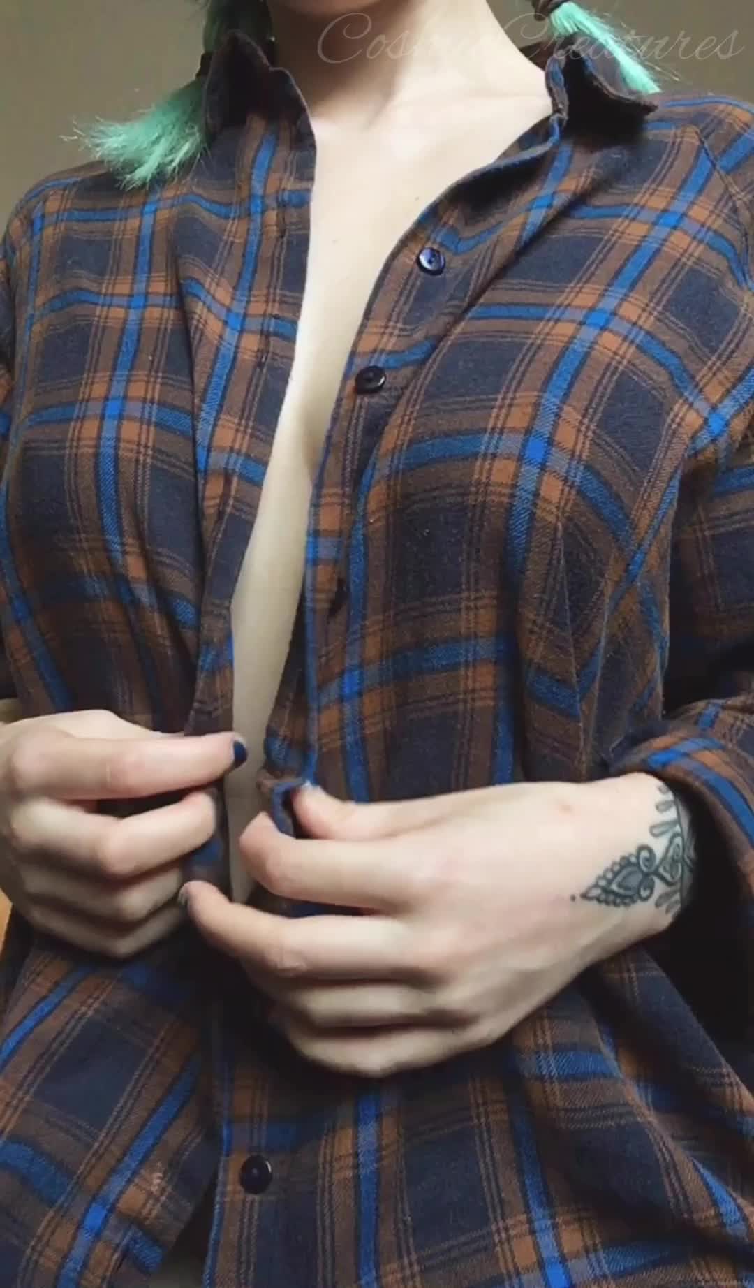 what's better, sundress season or flannel season? 🍂 i love going braless under these shirts and getting away with it