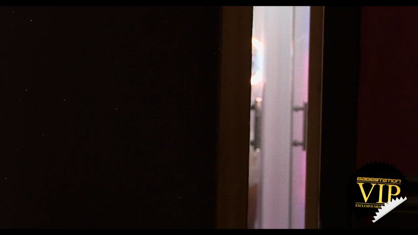 VIP Preview: Beth Bennett In Shower Voyeur