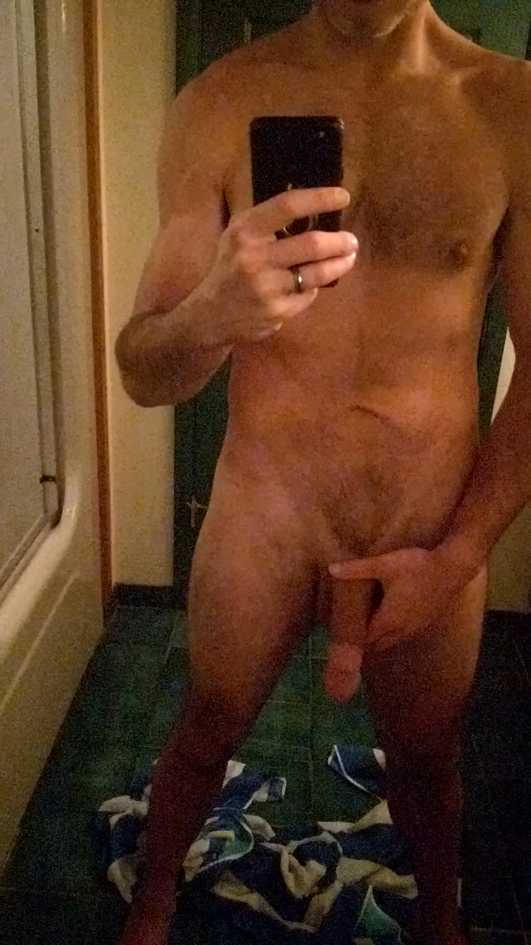 Swinging slow-mo show, ladies you like? 34