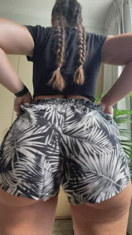 lil braids reporting for booty duty 🫡 🍑