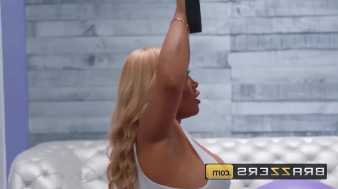 MoriahMills Workout Porn - source on the video