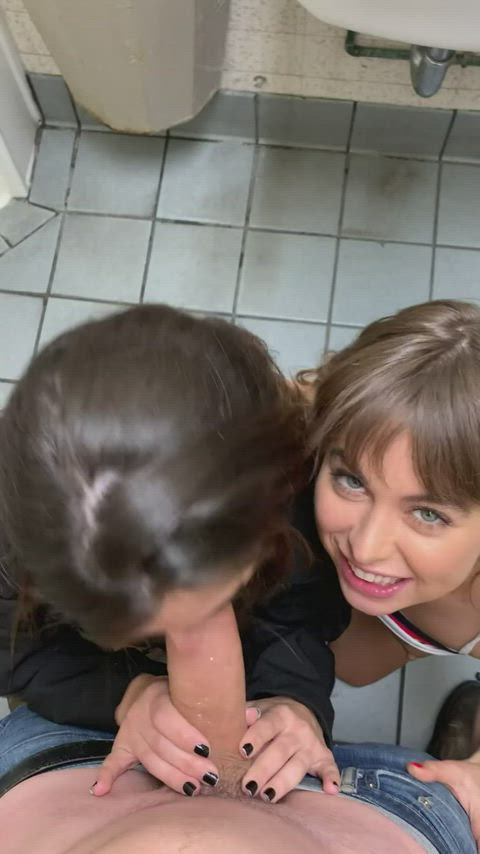 Two goonettes teaming up on a huge cock 🤤🤤🤤🤤