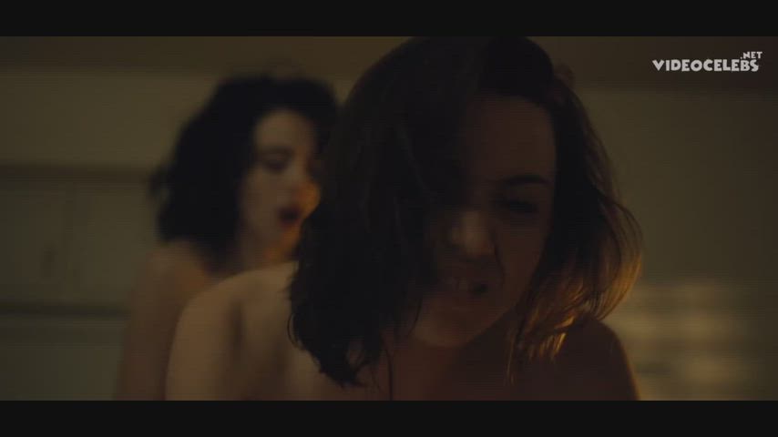 Margaret Qualley nude, Aubrey Plaza nude, Lera Abova nude- Honey Don't! (2025)