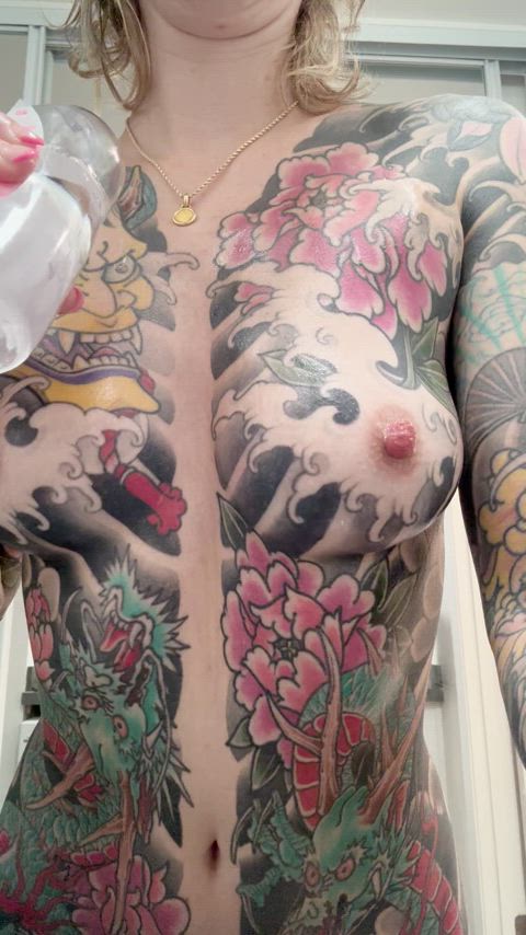 natural tits are so squishy