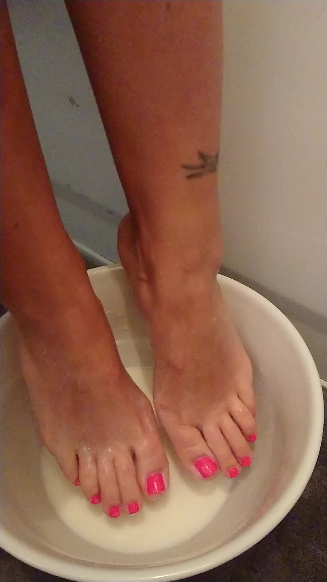 Ohh so cold ❄ and smooth... 💋🥛👠
