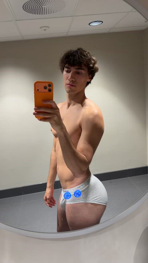 Checking out my fat ass, watch me undress👀 thumbnail