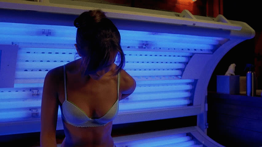Crystal Lowe & Chelan Simmons- Final Destination 3
