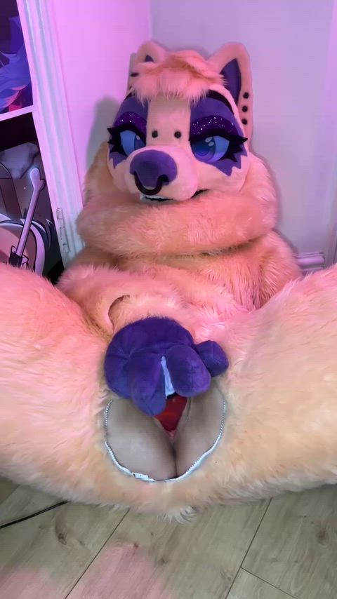 feeling like a mutt in heat 🥵 come lend me a helping bone? ;)