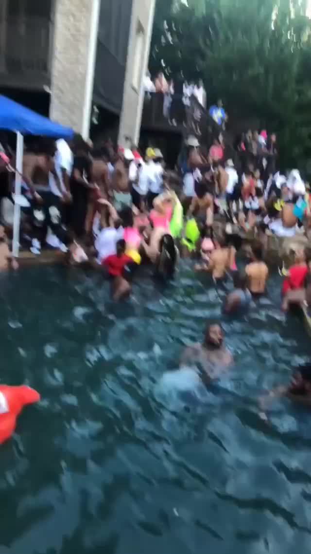 pool party