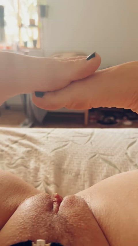 Playing with my toes makes my clit swell…