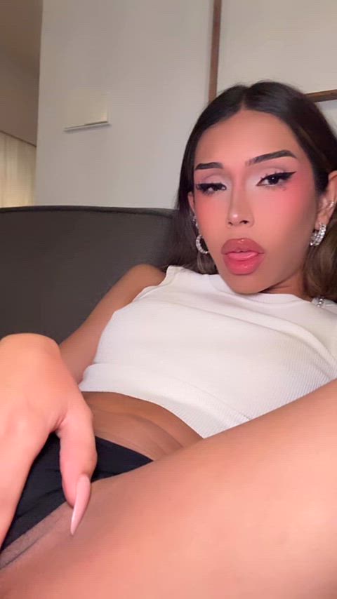 anyone horny wanna fuck me