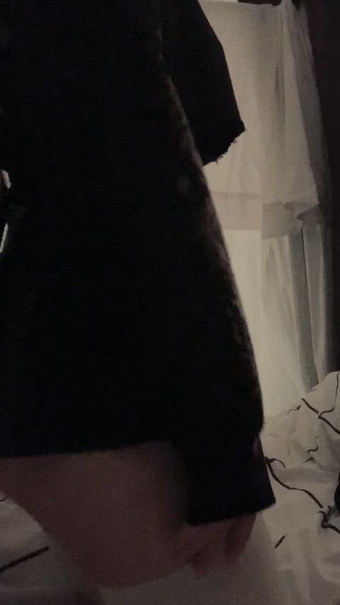 I like being bent over in a skirt ;3