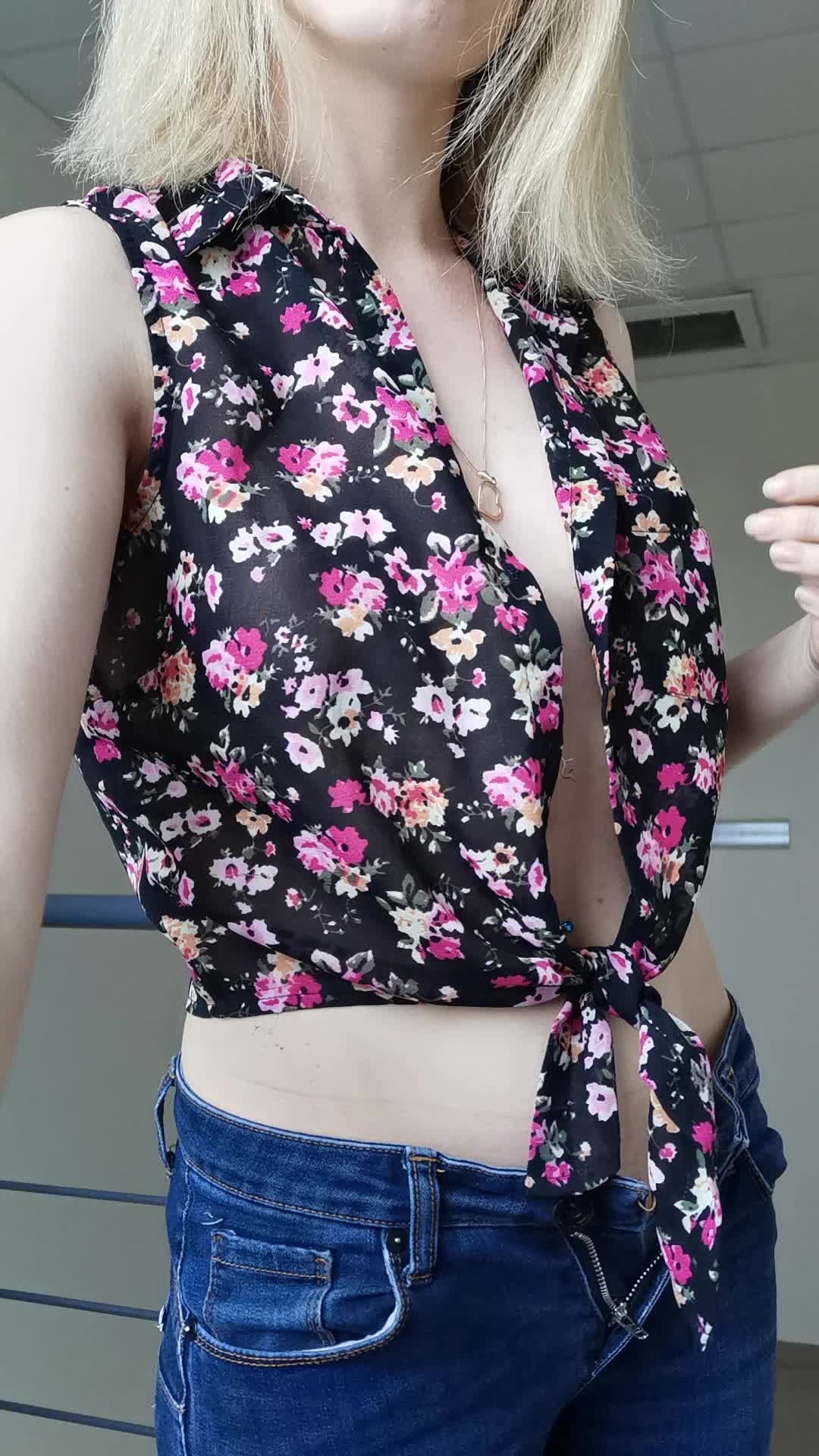 Hope the guys at the office are catching my friday un vibes😉