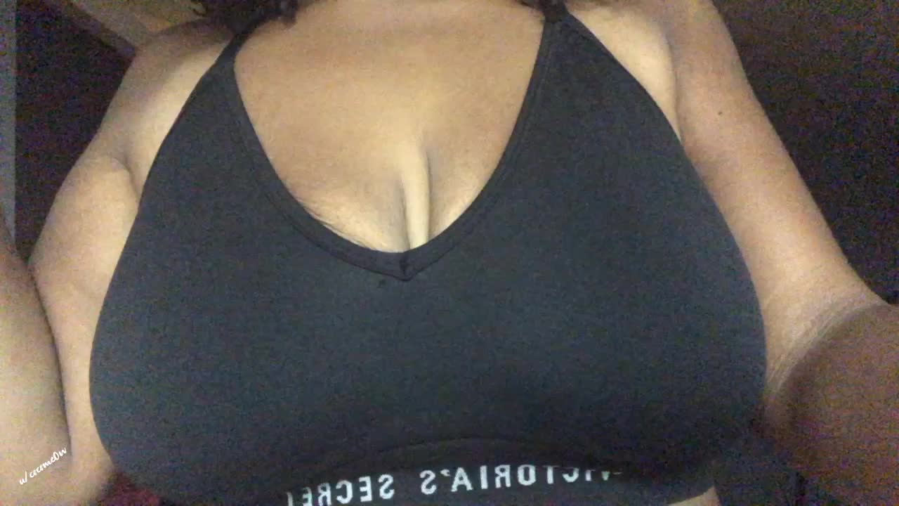Just out here playing with my titties 🥰