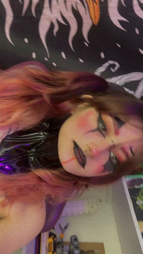 Did u like my clown cosplay ? Go follow me on fansly @lilith_goth to see video with it thumbnail