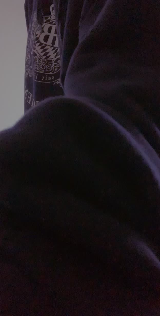 my friend’s dad took this video of me over facetime... thoughts? 🙈