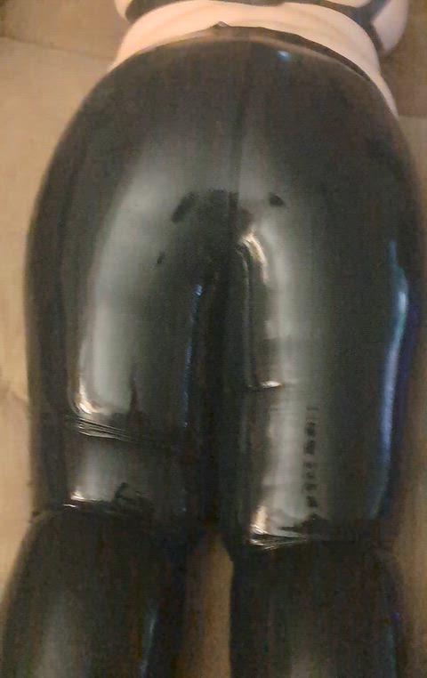 Nothing beats the look and feel of freshly shined latex 😉💦