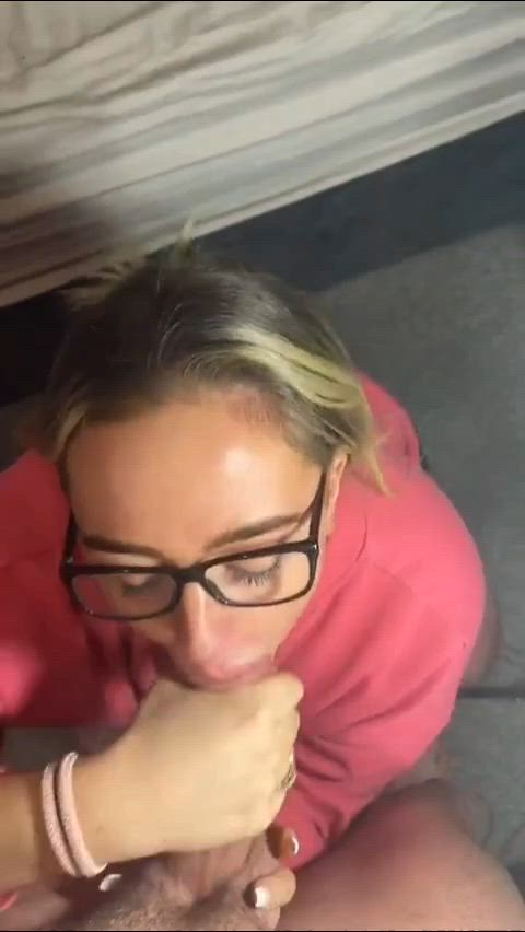 I love to cum on chicks wearing glasses 🍆💦