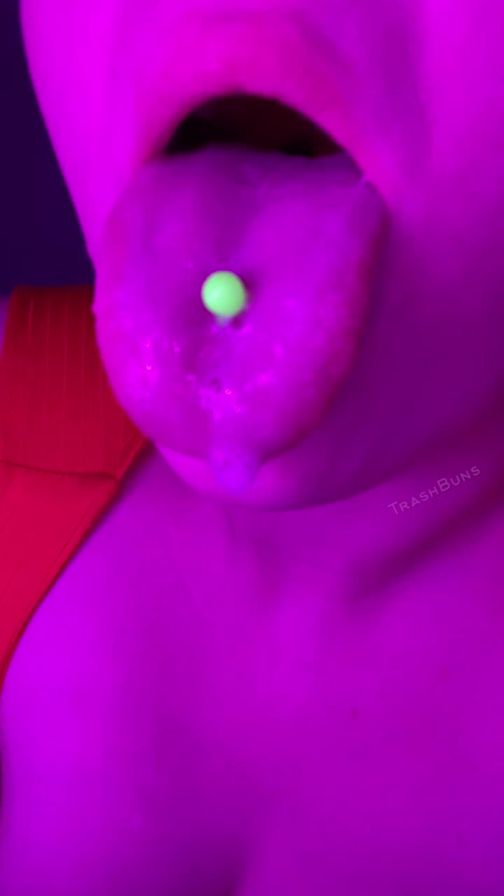Feel my tongue as it flicks against all those sweet spots 🖤