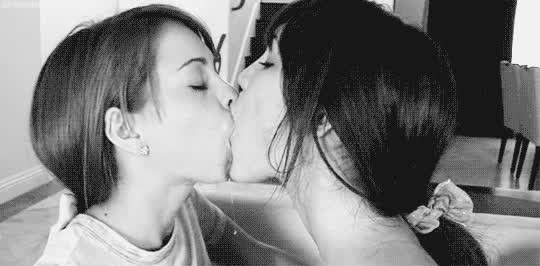 Lesbians Sharing Cum