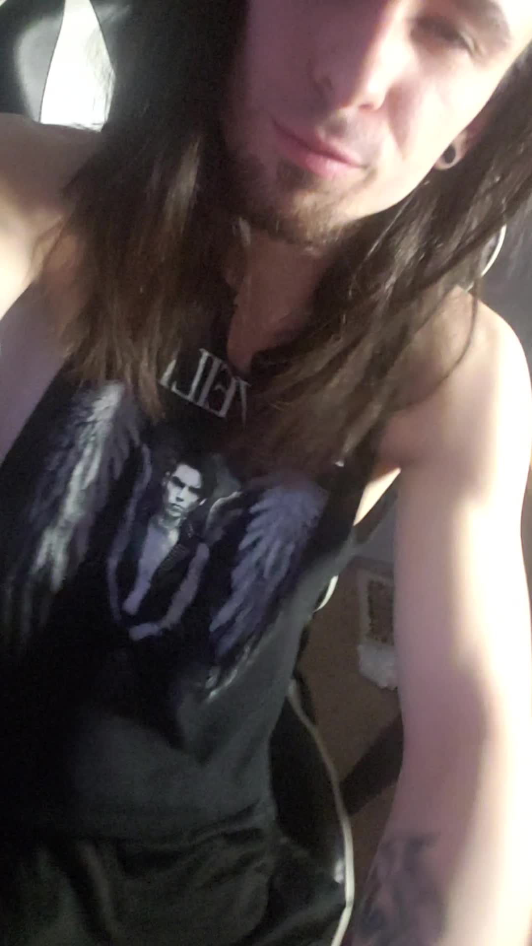 Juat hanging out 😜